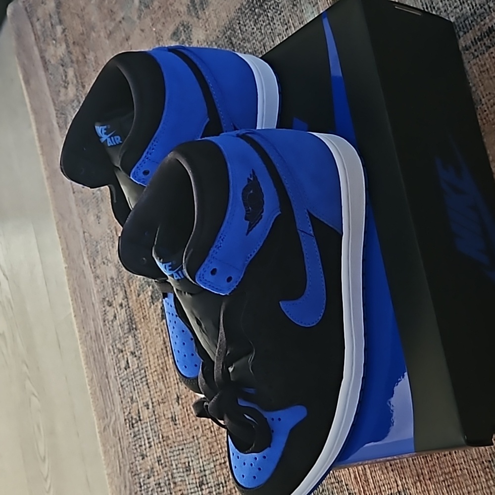 Dead Stock Air Jordan 1 Retro High OG  Royal Reimagined DZ5485 042 Size 8 - Picture 3 of 10